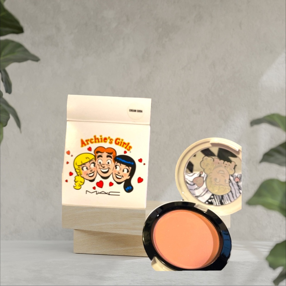 M.A.C Cosmetics RARE  Archie’s Girls powder blush